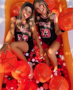 Basketball Bid Day, Sorority Rush Shirts, Recruitment Aesthetic, Themes Sorority, Sorority Recruitment Shirts, Big Little Reveal Ideas, Sorority Rush Themes, Basketball Board