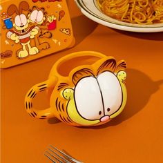 Super Cute And Stylish Ships In 5-10 Business Days Garfield Mug, Cute Mugs Ceramics, Cartoon Ceramics, Garfield Merch, Garfield Items, Garfield Merchandise, Cool Cups, Garfield Stuff, Rose Kitchen