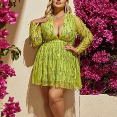 Senorita - Green Plus Size Sequin Embellished Midi Dress - Model Mannequin Short Flare Dress, Party Dress Outfit, Flowy Mini Skirt, Plus Size Sequin, Neon Moon, Evening Mini Dresses, Embellished Midi Dress, Middle Age Fashion, Plunging Neck