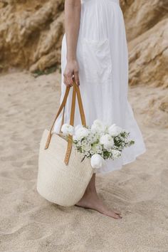 This cute and creamy Woven Sisal tote is the perfect size for your daytime outings. Roomy enough for your daily necessities, and a bouquet of course! Handwoven Throw, Bohemian Bags, Sustainable Shopping, Bags Handmade, Daily Necessities, Scandi Style, Casual Tote, The Lifestyle, Beach Tote