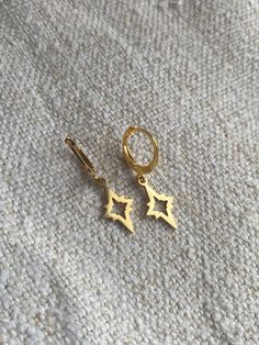 Light golden star earrings, also available in silver Gold Star Earrings, Golden Star, Gold Star, Pretty Jewellery, Star Earrings, Gold Stars, Favorite Jewelry, Jewelry Earrings Dangle, Dangle Drop Earrings