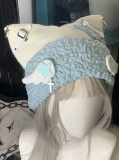 Cat Ears Cap, Layered Winter Outfits, Cross Accessories, Angel Wings Design, Cat Ears Hat, Cat Eared Beanie, Cat Beanie, Cute Beanies, Beanie Style