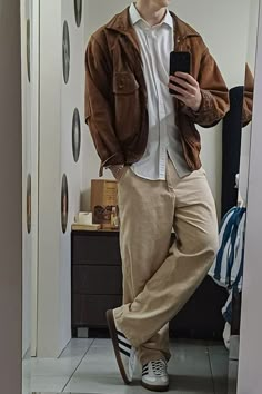 Men Outfits With Jacket, Men Best Outfits, Basic Casual Outfits Men, Beige With White Outfit, Shirt With Jacket For Men, Cargo Fashion Men, Male Aesthetic Outfit Streetwear, Man Beige Outfit, Men Styling Ideas