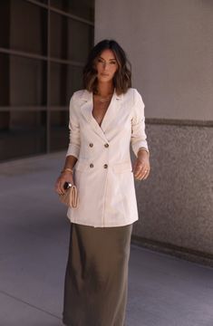 Expertly crafted with shoulder pads, faux pockets, and an oversized fit, the Elegant Evening Blazer exudes luxurious style and sophistication. Its structured silhouette adds a touch of elegance to any ensemble, making it a perfect choice for any formal event or special occasion. Fabric 100% polyester Long Sleeve Tunic, Formal Event, Shoulder Pads, Oatmeal, Special Occasion, Blazer, Long Sleeve, Fabric