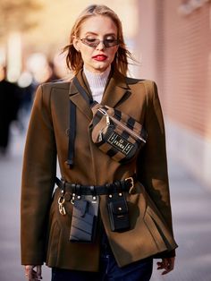 Womans Belts, Waist Purse, Elegante Y Chic, Nyc Girl, Utility Belt, Trendy Swimwear, Bag Trends, Mens Street Style, Latest Fashion For Women