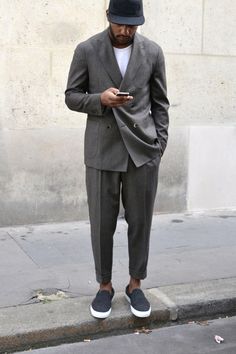 Suits And Sneakers, Modern Suits, Mens Fashion Blog, Neue Outfits, Men’s Suits, Suit Style, Man Fashion, Mode Inspo, Mens Fashion Suits