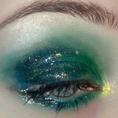 Colored Smokey Eye, Face Makeup Looks, Smink Inspiration, Ethereal Makeup, Dope Makeup