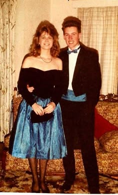 80s Prom Men, 80s Red Carpet, 80s Prom Aesthetic, 1980s Party Outfits, Through The Decades Party, 80s Couples, Prom 80s, Highschool Prom