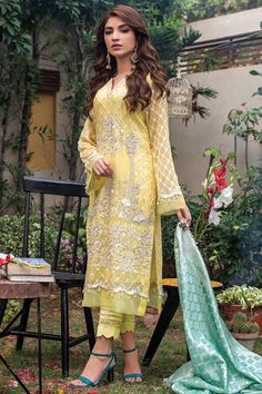 Designer Salwar kameez | Designer Punjab Suits | Pakistani Salwar Kameez Kameez Ideas, Akbar Aslam, Kinza Hashmi, Dressing Design, Dress Design Ideas, Suits Punjabi, Designer Punjabi Suits, Kameez Designs, Asim Jofa