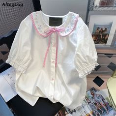 Haftowane koszule damskie Urocze, redukujące wiek, letnie, nowe studenckie bufiaste rękawy Popularny Blouse Puff Sleeve, Embroidery Shirts, Summer Outfits Y2k, Shirt Blouses Women's, Women Y2k, Shirt Embroidery