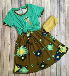 LuLaRoe Melinda Woods Amelia and a knotted Classic Tee #PERFECTION #LuLaRoe #OOTD ##Amelia #ClassicT #Aztec #Flatlay Flat Lay Ideas, Outfit Combos