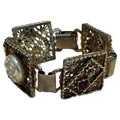 This Vintage Victorian Ornate Bracelet is a stunning example of jewelry in the style of the Victorian era, which spanned from 1837 to 1901. Known for its intricate craftsmanship, romantic design motifs, and use of luxurious materials, this type of bracelet exudes a timeless elegance and classic beauty. Victorian style jewelry, especially bracelets, are famous for their ornate detailing. These bracelets often feature elaborate patterns, such as filigree, engraving, and scrollwork, which are highl Antique Jewelry Victorian, Victorian Style Jewelry, Victorian Bracelet, Hermes Kelly Bag, Design Motifs, Cartier Panthere, Luxe Jewelry, Bracelet Love, Gio Ponti