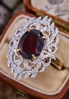 Exquisite Oval Ruby Ring, Tiaras Jewellery, Zircon Jewelry, Dream Engagement Rings, Classy Jewelry, Royal Jewelry, Vintage Jewels, Exquisite Jewelry, Round Brilliant Cut