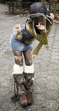 Y2k Fur Boots Outfit, Winter Outfits For Women Casual, Outfits For Women In 30s, Casual Winter Outfits For Women, Leg Warmers Outfit, Winter Outfits For Women, Gyaru Fashion, 2000s Fashion Outfits