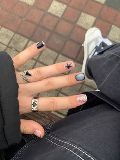 Witchy French Nails, Grunge Nail Designs For Short Nails, Big Thumb Nails, Short Grunge Nail Ideas, Edgy Gel Nails Short, Gel Nails Masc, Short Indie Nails, Masc Acrylic Nails, Simple Cool Nail Designs