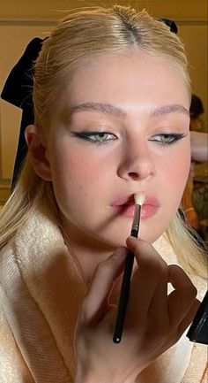 Russian Makeup, Nicola Peltz Beckham, Homemade Makeup, Nicola Peltz, Beauty Looks, Prom Makeup, Makeup Eyeliner, Pretty Makeup