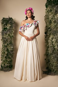 'Mexiescarola' Dress – Cadena Collective Modern Mexican Dress Embroidery, Elegant Mexican Dresses For Women, Charro Wedding Dress, Mexican Wedding Dress Embroidered, White Mexican Dress, Mexican Inspired Dress, Mexican Dresses Traditional, Traditional Mexican Wedding Dress, Mexican Bridesmaid Dresses