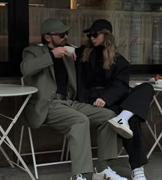 Avatar Tiktok, Casual Couple Photos, Paris Trip Outfits, Pinterest Couple, Couple Winter, Paris Couple, Couple Matching Outfits