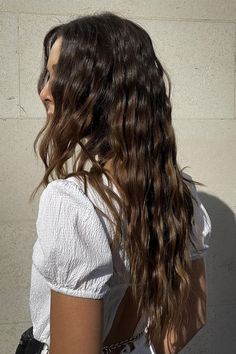 Mermaid Hair Waves, Wavy Beach Hair, Natural Waves Hair, Mermaid Waves, Crimped Hair, Hot Hair Styles, Mermaid Hair, Make Up Hair