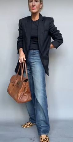 Denim Pants Work Outfit, Black Blazer Autumn Outfit, Denim Office Outfit Business Casual, Jeans And Black Blazer Outfit, 2024 Fashion Trends For Women, Denim Blazer Outfit, Classic Edgy Outfits, Leopard Shoes Outfit, Look Expensive On A Budget