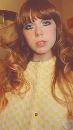 60s Hair And Makeup, 70s Hair And Makeup, Hippie Makeup, Vintage Makeup Looks, 60s Hair, 70s Hair, Moda Hippie