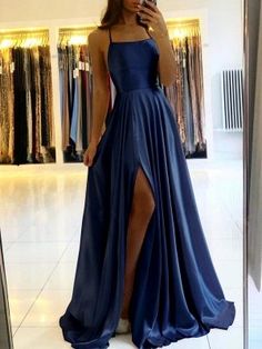 Award Ceremony Outfit, Gaun Koktail, Navy Blue Prom Dress, Evening Wear Dresses, Gaun Fashion, 파티 드레스, Spaghetti Strap Prom Dress, Satin Evening Dresses, Girls Formal Dresses