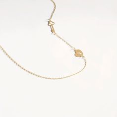 La clé de chaque cœur fermé est l'amour. Un pendentif clé en or déverrouillera son cœur. Gardez les souvenirs les plus doux que vous aviez avec vos proches près de votre cœur.  
  Vous aurez: 
   - 14 carats collier artisanal en or solide 
   - 100% US Sourced Jewelry  
   Taille  
  - matériau: 14 carats solide or 
   
   - hauteur du pendentif: 14 mm 
   - Largeur du pendentif: 7 mm 
   - Style de chaîne: chaîne de câble 
   - longueur de chaîne: 18 pouces  
 
 

  Vous obtiendrez un certifi Gold Heart Necklace With Two Keys, Elegant Two Keys Necklace As Gift, Elegant Two Keys Necklace Gift, Elegant Two Keys Necklace For Gift, Closed Heart, Lock And Key Necklace, Heart Lock And Key, Key And Lock, Gold Certificate