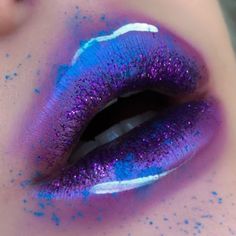 Extreme Make-up, Fantasy Make-up, Halloween Makeup Look, Make Up Designs, Blue Lipstick, Smink Inspiration