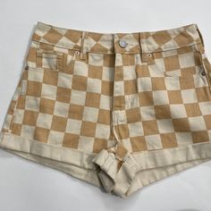 Nwt Pacsun Rolled Hem Mom Shorts Size 25 Gold / Tan / Yellow Checkered Please See Photos For Measurements High Waist Yellow Shorts For Beach, Trendy Cream Cotton Shorts, Trendy Beige Shorts For Beach Season, Brown Cotton Shorts For Summer, Trendy Beige Cotton Shorts, Cream Cotton Bottoms For Beach Season, Trendy Yellow Shorts For Beach Season, Brown Cotton Beach Bottoms, Brown Cotton Beach Season Bottoms