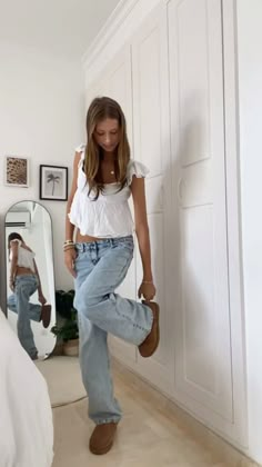 @.starzforyou on tiktok Outfit Inspo Jeans Casual, Fall Costal Outfit, Outfit Inspo 2024, Deca Outfit, Utah Mom Outfits, Modest School Fits, Fall Outfits Low Rise Jeans, Preppy Outfits With Jeans, Comfy Winter Fits