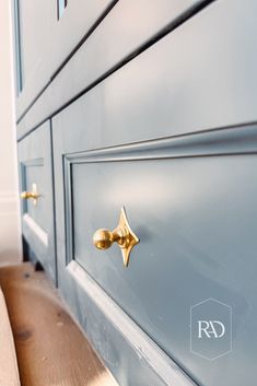 a close up of a door handle on a blue cabinet