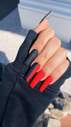 Half Black Half Red Nails, Bright Red And Black Nails, Opposite Nails On Each Hand, Black And Red Square Nails, Red Black And White Nails Design, Red And Black Christmas Nails, Black Nail Inspo Acrylic, Red Black And White Nails, Black And Red Nail Designs