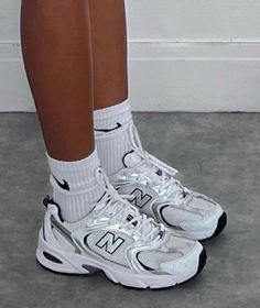 Pretty Sneakers, Trendy Shoes Sneakers, Pretty Shoes Sneakers, Cute Nike Shoes, Cute Sneakers, Hype Shoes, Girly Shoes, Aesthetic Shoes