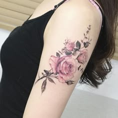 a woman's arm with flowers on it and the words, guarda captura de pantalla