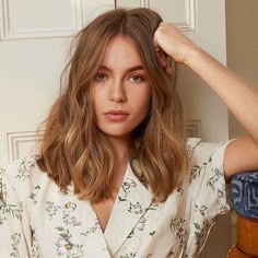 Tuns Bob Lung, Κούρεμα Bob, Blonde Hair Inspiration, Short Hair Balayage, Cut My Hair, Hair Inspo Color, Light Brown Hair, Medium Length Hair Cuts