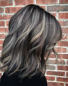 10 Styles with Flawless Gray Blending for Dark Hair - The Right Hairstyles Brown Hair With Silver Highlights, Brunette Lob, Gray Highlights, Grey Hair Dye, Grey Hair Transformation, Blond Balayage, Covering Gray Hair, Silver Highlights, Going Grey