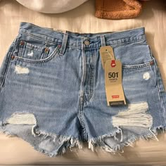 Levi 501 Denim Shorts In Size 28 But Fits More Like A 26 Nwt $30 Obo Shorts Demin, Levi Denim Shorts, Styling Denim Shorts, Denim Jean Shorts, School Shopping Clothes, Levi 501 Shorts, Rome Outfits, Vintage Levi Shorts, Levi Jean Shorts