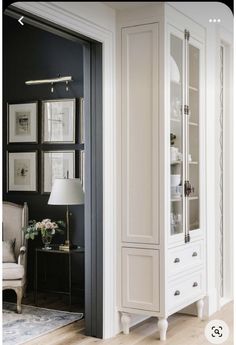 Eve Closet Ideas, Living Room Colonial Modern, Office Decor Traditional, French Glam Dining Room, Whitney Parkinson Dining Room, Susan Kasler Interiors, Classical Wallpaper Aesthetic, Modern Colonial Office, Simple Timeless Home Decor