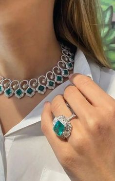 Diamond Necklace Designs, Harry Winston, Jewelry Lookbook, Emerald Jewelry, Green Necklace, Simple Necklace, Necklace Designs