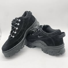 Nike Lahar Low Triple Black Dark Grey Women’s Sz 7.5 Suede Sneakers DB9953-001. Nike Lahar Low Outfit, Nike Chunky Sneakers, Nike Lahar Low, Dark Sneakers, Indie Clothes, Black Nike Shoes, Funky Shoes, Aesthetic Shoes, Grey Sneakers