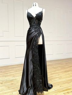 Era Victoria, Black Lace Evening Dress, Moda Grunge, Lace Long Prom Dress, Printed Prom Dresses, 파티 드레스, Prom Dress Ideas, Chique Outfits, Prom Inspo