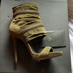 Authentic Giuseppe Zanotti Design Heels New Never Worn With Dust Bag. Size 35. (5) Women's They Fit A Slim Foot. They Will Not Fit If You Have A Wide Foot. Box Not Included Because It Was Damaged. It Got Smashed While In The Process Of Moving But Nothing Happened To The Heels Because They Are Stored In A Different Container. I Bought These From Another Posher. Luxury Patent Leather Heels With Stacked Heel, Luxury Stacked Heel Medium Width Heels, Luxury Crocodile Pattern Dress Shoes For Formal Events, Luxury Fitted Heels With Metal Feet, Luxury Glamorous Heels With Metal Feet, Luxury Formal Dress Shoes With Crocodile Pattern, Luxury Glamorous Heels With Feather Trim, Luxury Padded Heel Wedge Heels, Luxury Women's Heeled Boots With Metal Feet