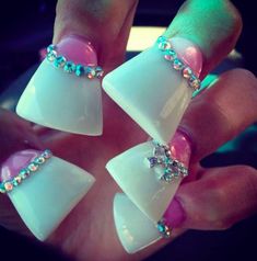 9 of the Most Ridiculous Nail Trends That Ever Existed Duck Feet Acrylic Nails, Ashley Murphy, Nails Duck, Nails Light Blue, Flare Nails, Fan Nails, Nails Charms, Bad Nails