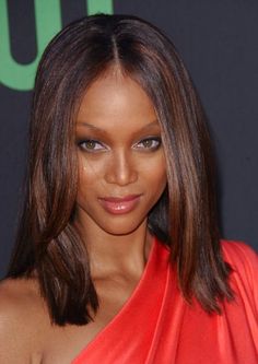 Tyra Banks' Makeup Looks Wedge Hairstyles, Bouffant Hair, Asymmetrical Hairstyles, Hairstyles With Glasses, Shoulder Hair, Funky Hairstyles, Fringe Hairstyles, American Woman