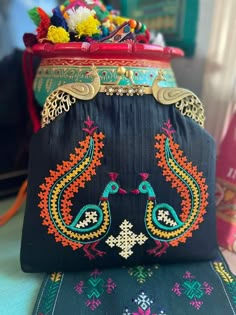 Kutch Embroidery Motifs Traditional, Kachchhi Work, Kachhi Work, Zaragoza Spain, Crochet Hand Bags, Kutch Work Designs, Bags Patterns