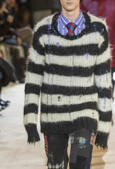 Junya Watanabe F/W 2014 Junya Watanabe Runway, Junya Watanabe 90s, Distressed Sweaters, Archive Fashion, Funny Outfits, Junya Watanabe, Clothing Hacks, Outfits Men, Fashion Killa