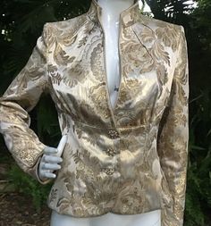 Vintage gold brocade Jacket Designer Gizia  Size 2 Brocade Jackets Women, Brocade Jacket, Gold Jacket, Gold Brocade, Coats Vintage, Silk Brocade, Womens Blazers, Artist Inspiration, Vintage Gold