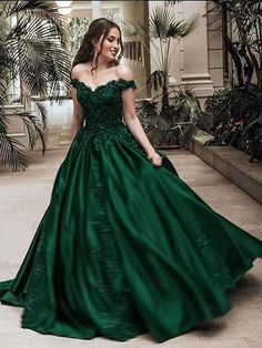 Plesové šaty Luxusní Třpyt Quinceanera Maturitní ples Šaty Pod rameny Bez rukávů Na zem Krajka s Aplikace 2022 7586479 2022 – Kč5 702 Dark Green Ball Gown, Modern Merida, Medieval Core, Dark Green Prom Dress, Dark Green Prom Dresses, Lace Prom Gown, Green Ball Gown, Green Evening Dress, 파티 드레스