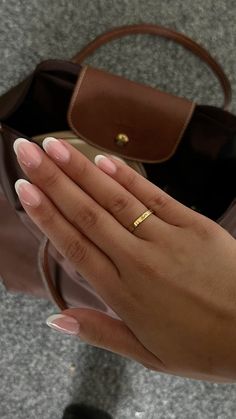 Nails inspo 🩷🌸 Nails Inspo Oval, Soft White French Nails, Natural Nail Acrylic Classy, What Nails Should I Get, Short Winter Nails Ideas, Clean Girl Nails Fall, Nails Ideas Christmas Simple, Clean Girl Gel Nails, Cute Clean Girl Nails