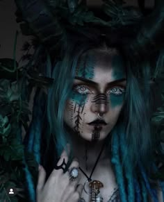 Dark Goddess, Witch Makeup, Celtic Goddess, Amazing Halloween Makeup, Halloween Makeup Inspiration